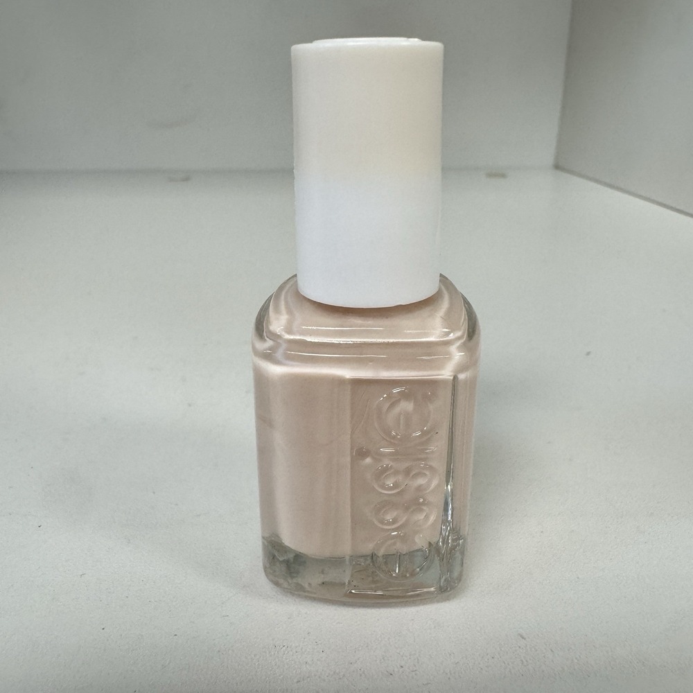 Essie nail polish Ballet Slippers #162 0.46 fl. oz new without box